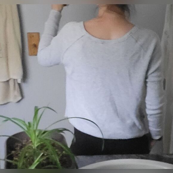 Size S Aritzia BUNDLE/LOT Long-sleeve Pullover Shirts - Picture 10 of 10